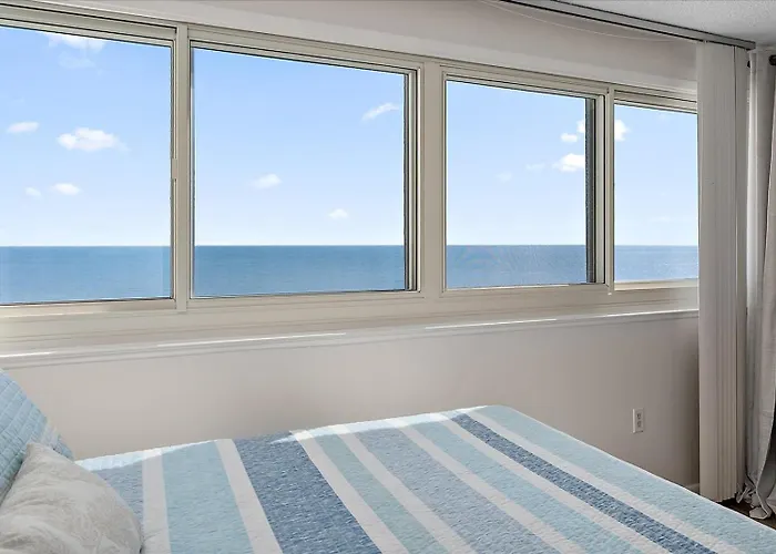 Ocean Front Retreat At The Atlantis With Pool *