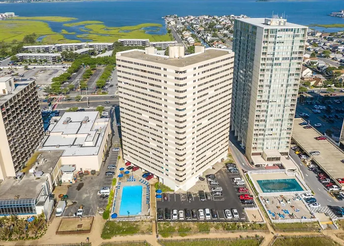 Ocean Front Retreat At The Atlantis With Pool Aparthotel